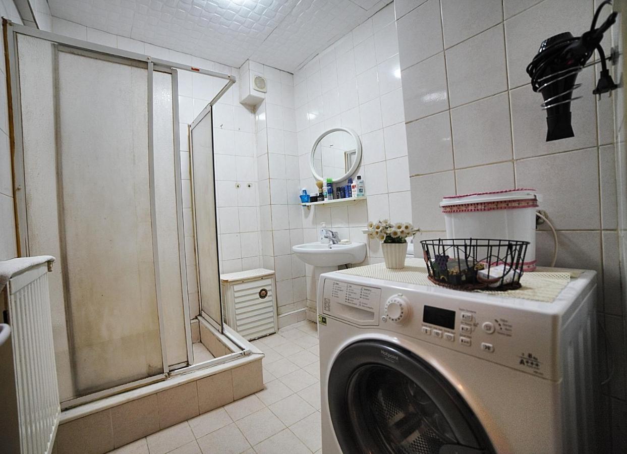 Private Room Close To Merter And Gungoren Textile Center Provincia di Provincia di Istanbul Esterno foto